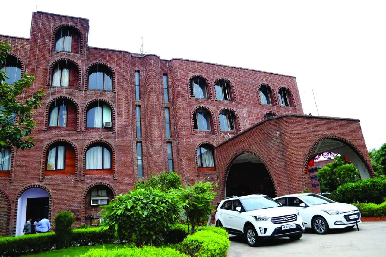 Magsons Resorts Vrindavan Kosi Luaran gambar