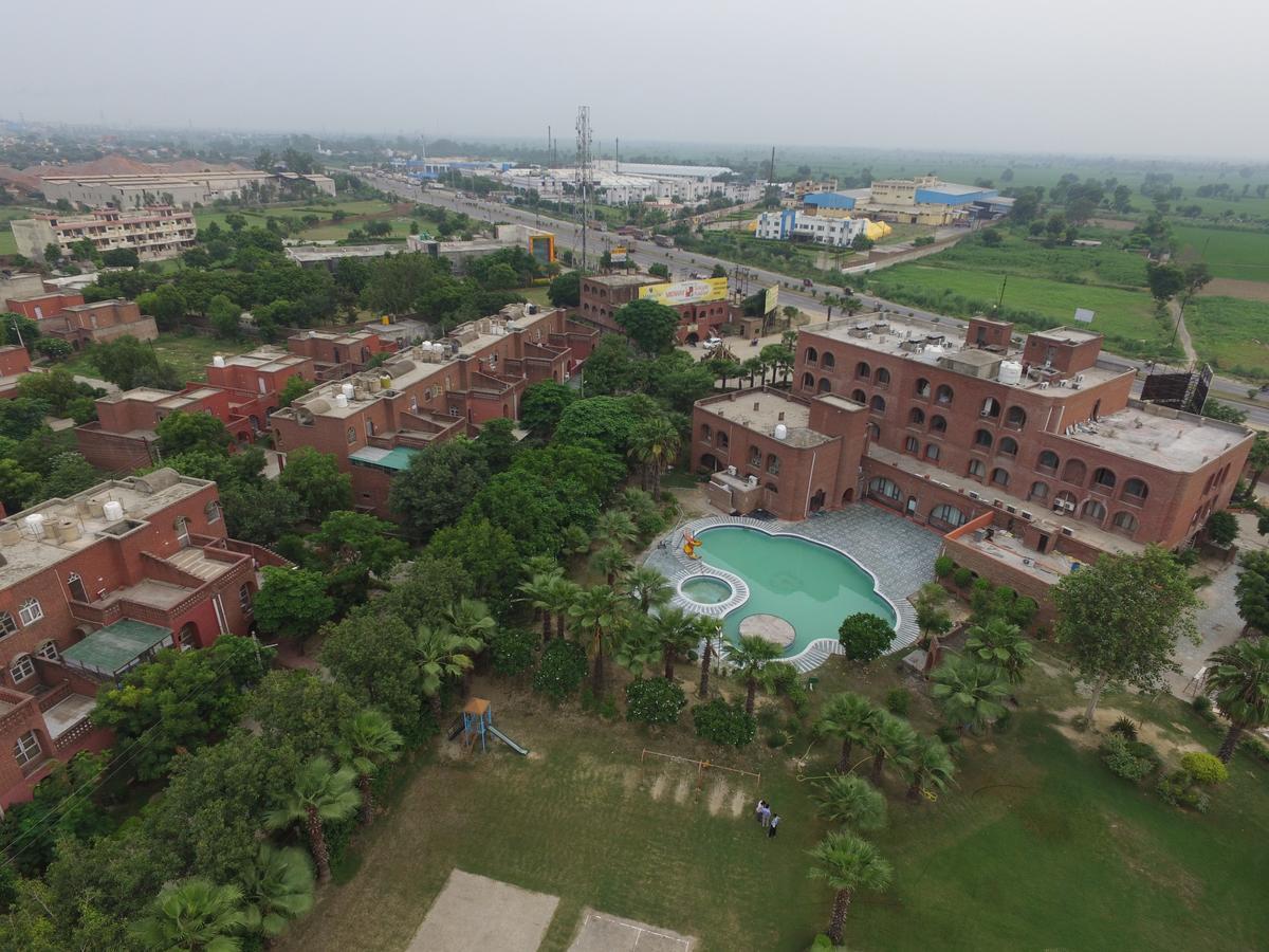 Magsons Resorts Vrindavan Kosi Luaran gambar