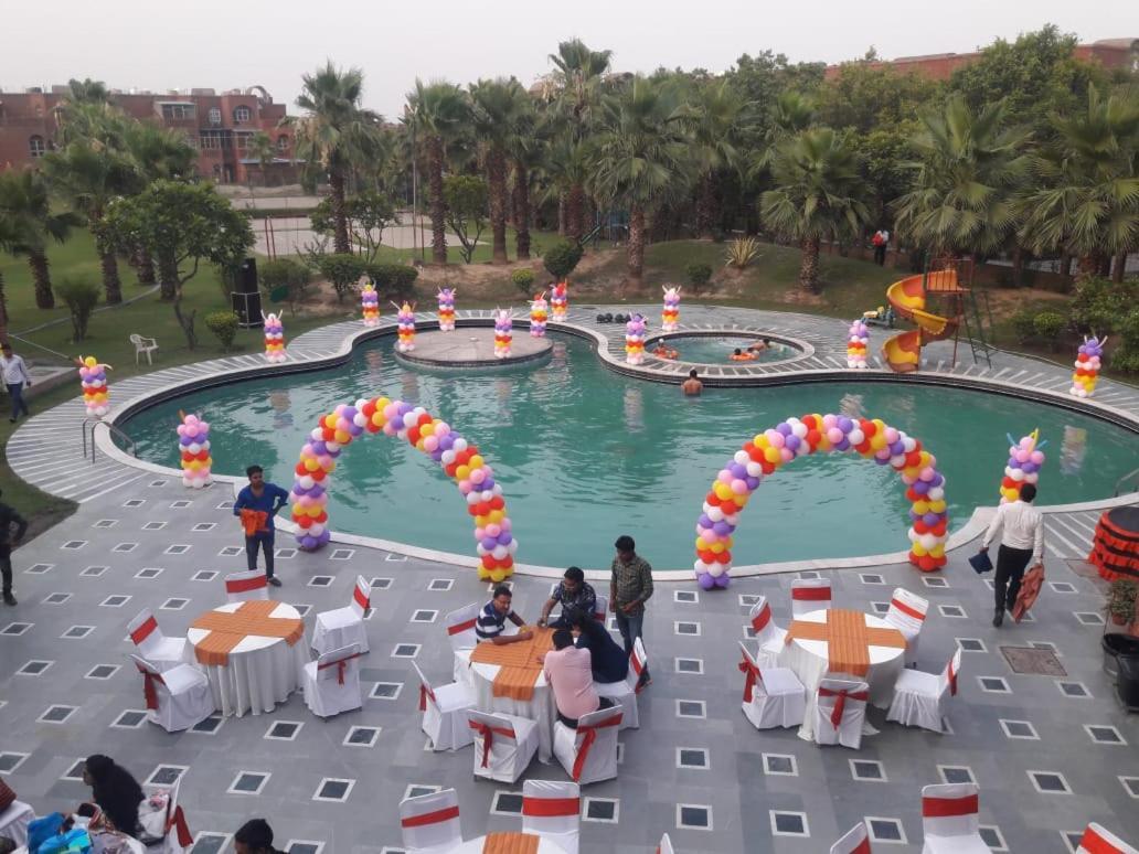 Magsons Resorts Vrindavan Kosi Luaran gambar